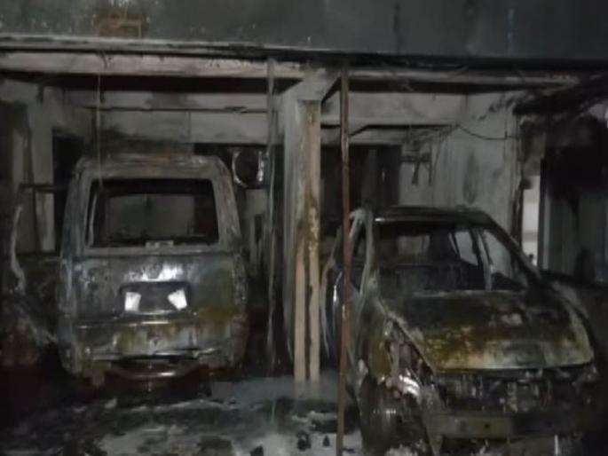 Massive fire breaks out at building in Goregaon, Mumbai, 7 injured | गोरेगावमध्ये इमारतीला भीषण आग! ३१ जखमी, ६ जणांचा मृत्यू; कार, दुचाकी जळून खाक Massive fire breaks out at building in Goregaon, Mumbai, 7 injured | गोरेगावमध्ये इमारतीला भीषण आग! ३१ जखमी, ६ जणांचा मृत्यू; कार, दुचाकी जळून खाक