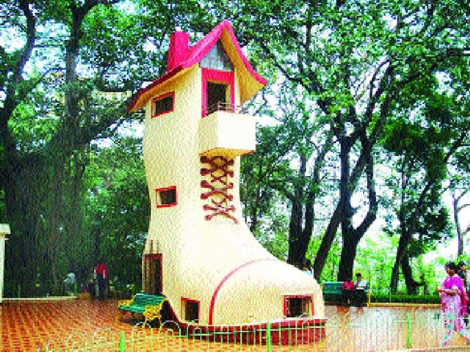 Old girl's new polish! | म्हातारीच्या बुटाला नवीन पॉलिश! Old girl's new polish! | म्हातारीच्या बुटाला नवीन पॉलिश!