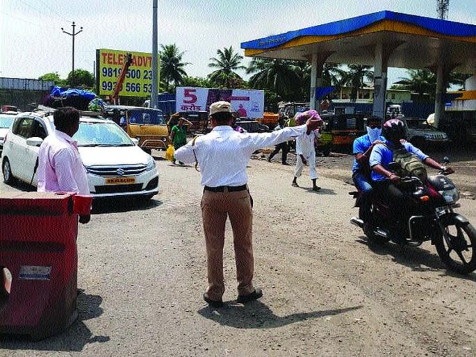 Action taken on 15 thousand vehicles in 11 months, Highway Traffic Branch Police recovered Rs. 5 lakh 84 thousand 600 | ११ महिन्यांत १५ हजार वाहनांवर कारवाई, महामार्ग वाहतूक शाखा पोलिसांनी वसूल केले ५ लाख ८४ हजार ६०० रुपये Action taken on 15 thousand vehicles in 11 months, Highway Traffic Branch Police recovered Rs. 5 lakh 84 thousand 600 | ११ महिन्यांत १५ हजार वाहनांवर कारवाई, महामार्ग वाहतूक शाखा पोलिसांनी वसूल केले ५ लाख ८४ हजार ६०० रुपये