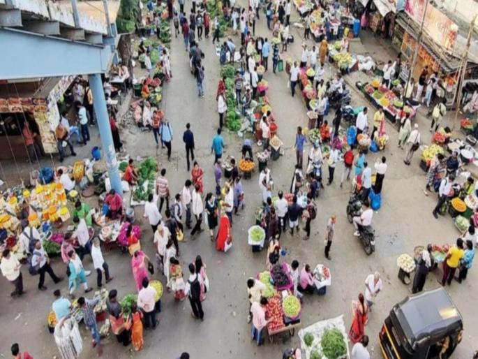 in mumbai unauthorized hawkers came on the radar about 118 posts of inspectors will be filled | अनधिकृत फेरीवाले आले रडारवर; कर्मचाऱ्यांच्या कमतरतेमुळे कारवाईस अडथळा in mumbai unauthorized hawkers came on the radar about 118 posts of inspectors will be filled | अनधिकृत फेरीवाले आले रडारवर; कर्मचाऱ्यांच्या कमतरतेमुळे कारवाईस अडथळा