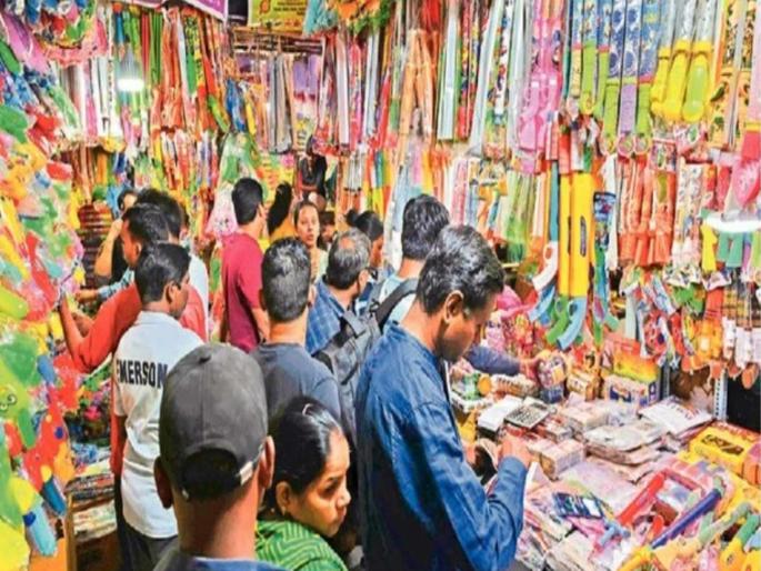 Atmosphere of Mumbai is colorful for Holi | होळी, धूलिवंदनासाठी अवघ्या मुंबापुरीचा माहोल 'कलरफुल' Atmosphere of Mumbai is colorful for Holi | होळी, धूलिवंदनासाठी अवघ्या मुंबापुरीचा माहोल 'कलरफुल'