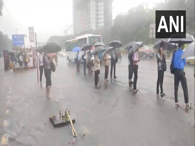 Holiday declared for all government and semi government offices in the Mumbai municipal area due to heavy rains | मुंबईतील सर्व सरकारी कार्यालयांना सुट्टी; खासगी कंपन्यांना वर्क फ्रॉम देण्याच्या सूचना, शाळा, कॉलेज बंद Holiday declared for all government and semi government offices in the Mumbai municipal area due to heavy rains | मुंबईतील सर्व सरकारी कार्यालयांना सुट्टी; खासगी कंपन्यांना वर्क फ्रॉम देण्याच्या सूचना, शाळा, कॉलेज बंद