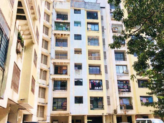 Does anyone rent out a house? Naigaon BDD residents face dilemma: Instructions to vacate old house within a month for rehabilitation | कोणी भाड्याने घर देता का घर ? नायगाव बीडीडी चाळवासीयांपुढे पेच : पुनर्वसनासाठी महिनाभरात जुने घर सोडण्याच्या सूचना Does anyone rent out a house? Naigaon BDD residents face dilemma: Instructions to vacate old house within a month for rehabilitation | कोणी भाड्याने घर देता का घर ? नायगाव बीडीडी चाळवासीयांपुढे पेच : पुनर्वसनासाठी महिनाभरात जुने घर सोडण्याच्या सूचना