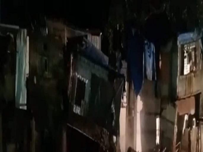 Give alternative houses to vile parle slum dwellers instructions of Guardian Minister Mangalprabhat Lodha | ‘त्या’ झोपडीवासीयांना पर्यायी घरे द्या, पालकमंत्री मंगलप्रभात लोढा यांचे यांचे निर्देश