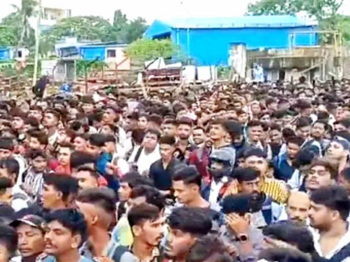 Seats two thousand, aspirants 25 thousand Air India Job Vacancy A stampede-like situation outside the company's office in Kalina | जागा २ हजार, इच्छुक २५ हजार; एअर इंडियातील नोकरीसाठी झुंबड; चेंगराचेंगरीसदृश स्थिती Seats two thousand, aspirants 25 thousand Air India Job Vacancy A stampede-like situation outside the company's office in Kalina | जागा २ हजार, इच्छुक २५ हजार; एअर इंडियातील नोकरीसाठी झुंबड; चेंगराचेंगरीसदृश स्थिती