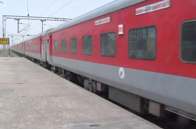 Akola will get another special train Mumbai kamakhya SuperFast Train | अकोल्याला मिळणार आणखी एक विशेष रेल्वे गाडी Akola will get another special train Mumbai kamakhya SuperFast Train | अकोल्याला मिळणार आणखी एक विशेष रेल्वे गाडी