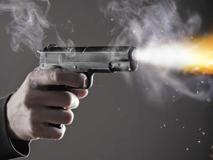 Mumbai: Three bike-borne assailants shoot at man in Kandivali; police launch search | Kandivali: कांदिवलीत भरदिवसा तिघांचा दुचाकीने येत इस्टेट एजंटवर गोळीबार!