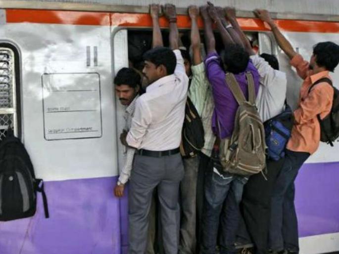 Standing on the footboard of a local train is not negligence, but...; The court itself has pierced your ears... Be wise now! | लोकलच्या फुटबोर्डावर उभे राहणे निष्काळजीपणा नव्हे, तर..; कोर्टानेच कान टोचले... आतातरी शहाणे व्हा! Standing on the footboard of a local train is not negligence, but...; The court itself has pierced your ears... Be wise now! | लोकलच्या फुटबोर्डावर उभे राहणे निष्काळजीपणा नव्हे, तर..; कोर्टानेच कान टोचले... आतातरी शहाणे व्हा!