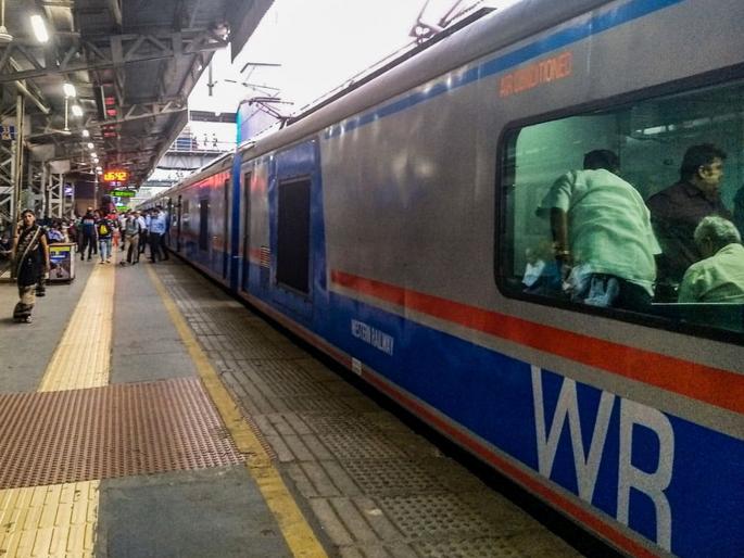 Run the safety door local for passenger safety | "प्रवासी सुरक्षेसाठी सेफ्टी डोअरच्या लोकल चालवा!" Run the safety door local for passenger safety | "प्रवासी सुरक्षेसाठी सेफ्टी डोअरच्या लोकल चालवा!"