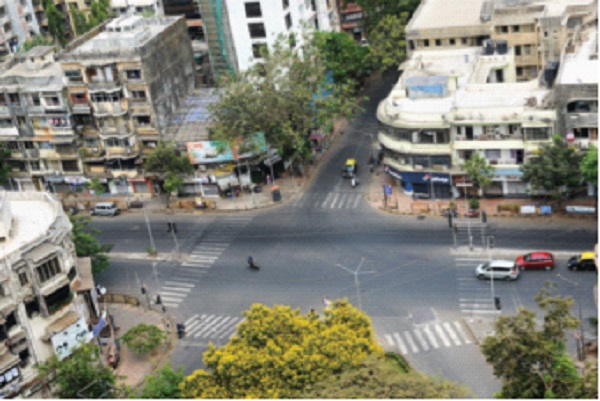 CoronaVirus Lockdown: Mumbai 100 per cent closed on weekend lockdown, good response on first day; | CoronaVirus Lockdown : वीकेंड लॉकडाऊनला मुंबई 100 टक्के बंद, पहिल्याच दिवशी चांगला प्रतिसाद;