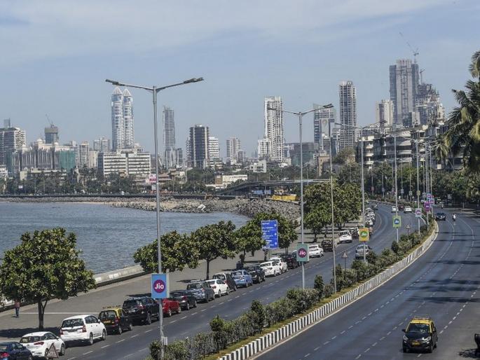 In Mumbai, the restrictions of the third phase remain, with the proportion of corona-free patients up to 95 per cent | मुंबईत तिसऱ्या टप्प्यातील निर्बंध कायम, कोरोनामुक्त होणाऱ्या रुग्णांचे प्रमाण ९५ टक्क्यांपर्यंत In Mumbai, the restrictions of the third phase remain, with the proportion of corona-free patients up to 95 per cent | मुंबईत तिसऱ्या टप्प्यातील निर्बंध कायम, कोरोनामुक्त होणाऱ्या रुग्णांचे प्रमाण ९५ टक्क्यांपर्यंत