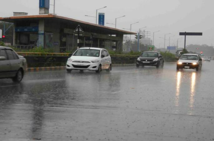 Next 2 days heavy rains in Mumbai; Alert alert from the weather department | पुढील 2 दिवस मुंबईत अतिवृष्टी; हवामान खात्याने दिला सतर्कतेचा इशारा Next 2 days heavy rains in Mumbai; Alert alert from the weather department | पुढील 2 दिवस मुंबईत अतिवृष्टी; हवामान खात्याने दिला सतर्कतेचा इशारा