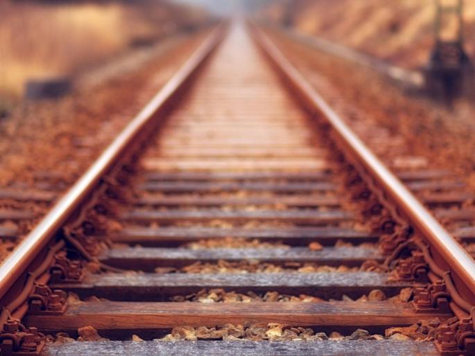 Mumbai- Based Doctor Loses Arm While Saving Wife During Robbery on Moving Train | धावत्या ट्रेनमध्ये दरोडेखोराशी झटापट, पत्नीचं पर्स वाचवण्याच्या प्रयत्नात मुंबईतील डॉक्टरनं हात गमावला! Mumbai- Based Doctor Loses Arm While Saving Wife During Robbery on Moving Train | धावत्या ट्रेनमध्ये दरोडेखोराशी झटापट, पत्नीचं पर्स वाचवण्याच्या प्रयत्नात मुंबईतील डॉक्टरनं हात गमावला!