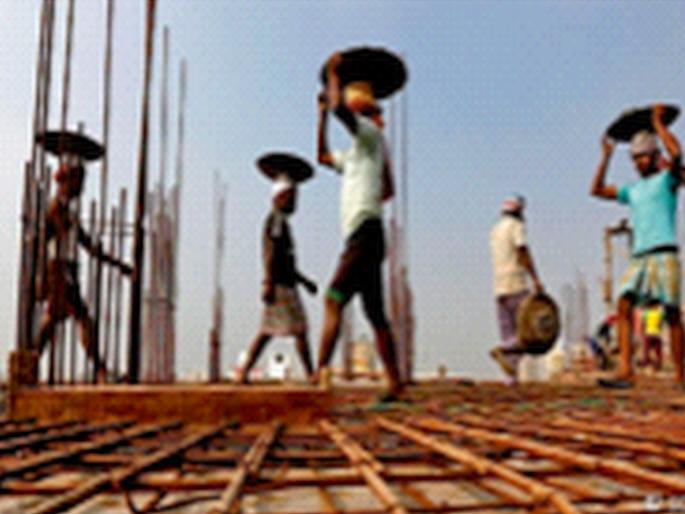 Safety of building construction workers in the air; rules put on hold | इमारत बांधकाम कामगारांची सुरक्षा वाऱ्यावर; नियम बसविले धाब्यावर   Safety of building construction workers in the air; rules put on hold | इमारत बांधकाम कामगारांची सुरक्षा वाऱ्यावर; नियम बसविले धाब्यावर