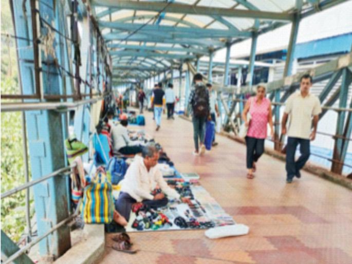 Two crores spent on skywalk maintenance, facilities useless in many places: Becoming a white elephant for the municipality | स्कायवॉकच्या देखभालीवर दोन कोटींचा खर्च, अनेक ठिकाणी सुविधा निरुपयोगी, पालिकेसाठी ठरताहेत पांढरा हत्ती Two crores spent on skywalk maintenance, facilities useless in many places: Becoming a white elephant for the municipality | स्कायवॉकच्या देखभालीवर दोन कोटींचा खर्च, अनेक ठिकाणी सुविधा निरुपयोगी, पालिकेसाठी ठरताहेत पांढरा हत्ती