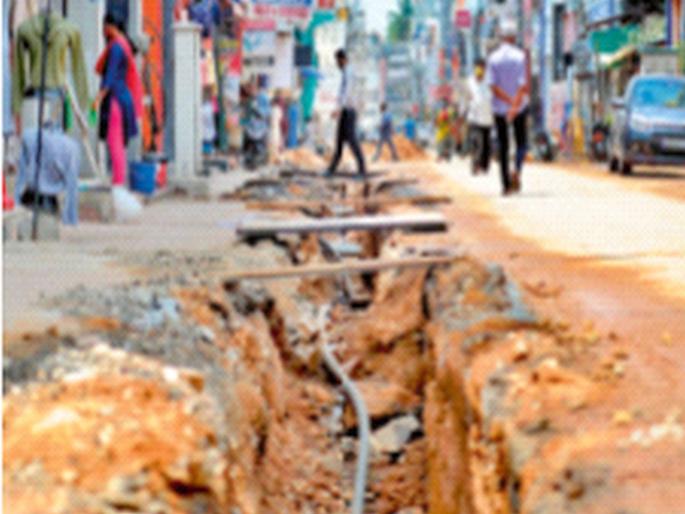 Road digging banned for now, Municipal Corporation takes strict steps to control pollution | रस्ते खोदण्यास तूर्तास बंदी, प्रदूषण नियंत्रणात आणण्यासाठी महापालिकेची कठोर पावले Road digging banned for now, Municipal Corporation takes strict steps to control pollution | रस्ते खोदण्यास तूर्तास बंदी, प्रदूषण नियंत्रणात आणण्यासाठी महापालिकेची कठोर पावले