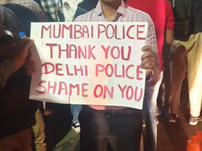 Delhi Police Learn From Mumbai Mumbaikars Appreciates mumbai police for Peacefully Relocating Protesters | दिल्ली पोलिसांनो, मुंबई पोलिसांकडून जरा शिका; मुंबईकरांचा पोलिसांना कडक सॅल्यूट Delhi Police Learn From Mumbai Mumbaikars Appreciates mumbai police for Peacefully Relocating Protesters | दिल्ली पोलिसांनो, मुंबई पोलिसांकडून जरा शिका; मुंबईकरांचा पोलिसांना कडक सॅल्यूट
