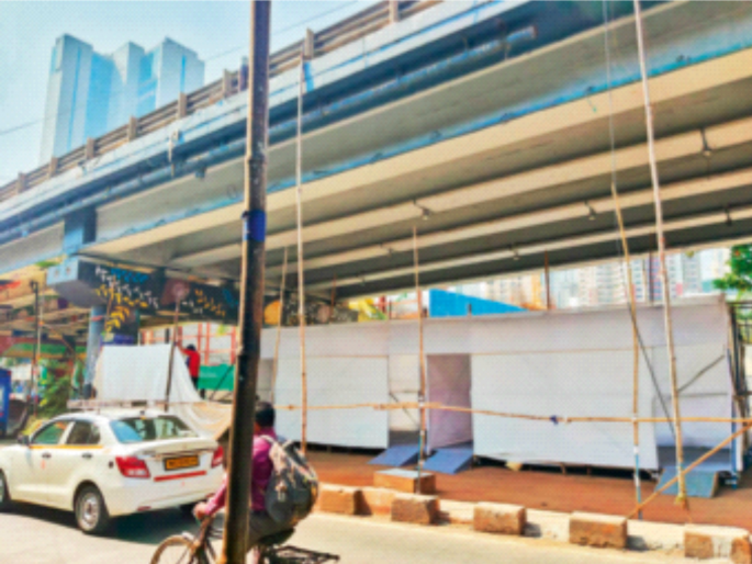 For the convenience of 1,339 voters in Worli; There are two polling stations under the flyover | वरळीतील १,३३९ मतदारांच्या सोयीसाठी; चक्क उड्डाणपुलाखाली दोन मतदान केंद्रे For the convenience of 1,339 voters in Worli; There are two polling stations under the flyover | वरळीतील १,३३९ मतदारांच्या सोयीसाठी; चक्क उड्डाणपुलाखाली दोन मतदान केंद्रे