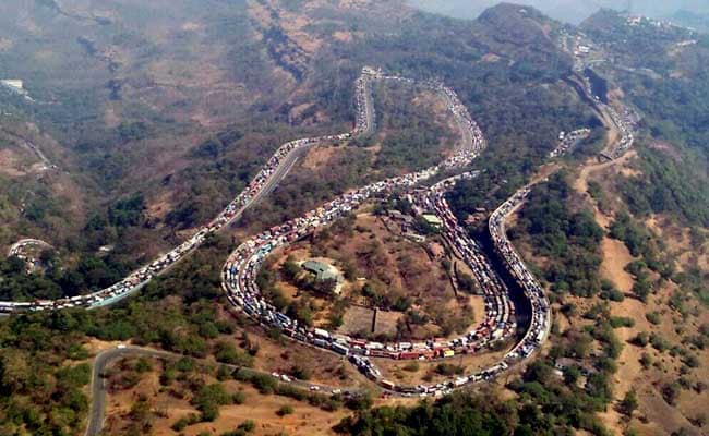 thackeray group ambadas danve and congress harshwardhan sapkal criticized state govt over mumbai pune expressway traffic jam issue | “आपत्कालीन परिस्थितीत शक्ती(पीठ)मॅनने उपयोजना करायला हव्यात”; वाहतूक कोंडीवर विरोधकांची टीका thackeray group ambadas danve and congress harshwardhan sapkal criticized state govt over mumbai pune expressway traffic jam issue | “आपत्कालीन परिस्थितीत शक्ती(पीठ)मॅनने उपयोजना करायला हव्यात”; वाहतूक कोंडीवर विरोधकांची टीका