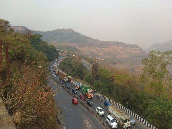 One hundred km from today on the expressway | एक्स्प्रेस वेवर आजपासून शंभर किमीची वेगमर्यादा One hundred km from today on the expressway | एक्स्प्रेस वेवर आजपासून शंभर किमीची वेगमर्यादा