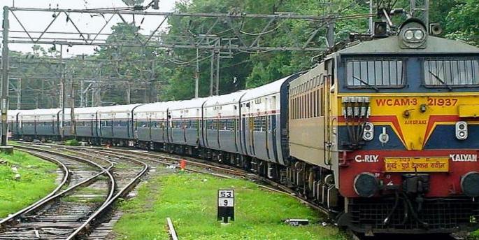 Reservation full; 'No Rooms' on Mumbai-Pune Railway | आरक्षण फुल्ल; मुंबई-पुणे मार्गावरील रेल्वेत ‘नो रूम्स’ Reservation full; 'No Rooms' on Mumbai-Pune Railway | आरक्षण फुल्ल; मुंबई-पुणे मार्गावरील रेल्वेत ‘नो रूम्स’