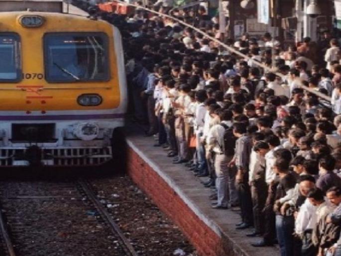 Railways takes action against 24,903 hawkers; Rs 1.5 crore recovered | रेल्वेची २४,९०३ फेरीवाल्यांवर कारवाई; दीड कोटी वसूल Railways takes action against 24,903 hawkers; Rs 1.5 crore recovered | रेल्वेची २४,९०३ फेरीवाल्यांवर कारवाई; दीड कोटी वसूल