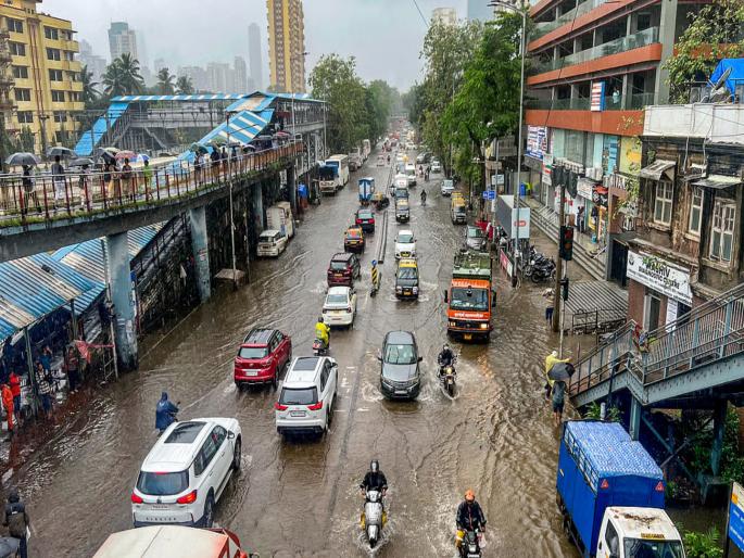 Already tired of floods, there will be 'thunderstorms' again today; Red alert in Mumbai, Thane | आधीच पुराने बेजार, त्यात आज पुन्हा 'मुसळधार'; मुंबई, ठाण्यात रेड अलर्ट