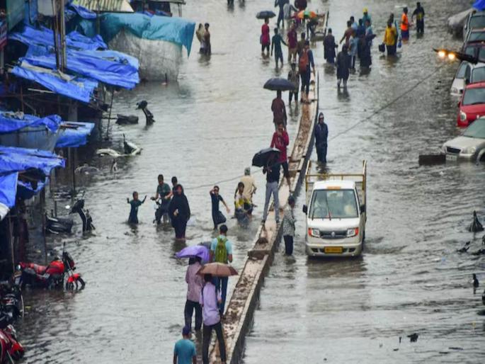 Advance entry of rains in Mumbai Earliest entry in the last 24 years | मुंबईत पावसाची ॲडव्हान्स एंट्री! नरिमन पाॅइंटला एका तासात १०४ मिमीची नोंद Advance entry of rains in Mumbai Earliest entry in the last 24 years | मुंबईत पावसाची ॲडव्हान्स एंट्री! नरिमन पाॅइंटला एका तासात १०४ मिमीची नोंद