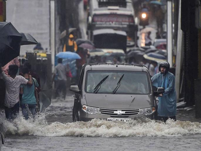RAIN ALERT Maharashtra weather update Heavy rains lash Mumbai orange alert issued in thane Nashik palghar | RAIN ALERT: मुंबईसाठी पुढील ३६ तास 'वादळी'; कमी दाबाच्या पट्ट्यामुळे मुसळधार पावसाची शक्यता RAIN ALERT Maharashtra weather update Heavy rains lash Mumbai orange alert issued in thane Nashik palghar | RAIN ALERT: मुंबईसाठी पुढील ३६ तास 'वादळी'; कमी दाबाच्या पट्ट्यामुळे मुसळधार पावसाची शक्यता