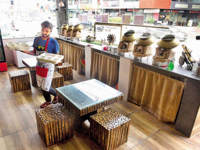 restaurants bars get ready to open but face manpower and space constraints | राज्यात रेस्टॉरंट, बार आजपासून होणार सुरू; मुंबईत कामगारांचा तुटवडा भासणार restaurants bars get ready to open but face manpower and space constraints | राज्यात रेस्टॉरंट, बार आजपासून होणार सुरू; मुंबईत कामगारांचा तुटवडा भासणार