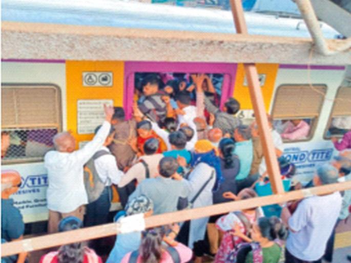 Increased intrusion of passengers into the disabled compartment of local trains | लोकलमधील अपंगांच्या डब्यात धटधाकट प्रवाशांची घुसखोरी वाढली Increased intrusion of passengers into the disabled compartment of local trains | लोकलमधील अपंगांच्या डब्यात धटधाकट प्रवाशांची घुसखोरी वाढली