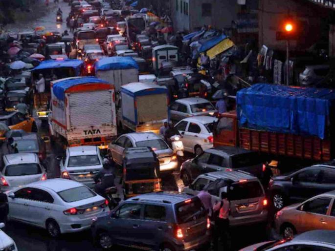 Mumbai traffic gave me middle class trauma Delhi man gets stuck outside airport sparks debate with post | 'मुंबईचं ट्राफिक म्हणजे मिडल-क्लास फील', दिल्लीच्या प्रवाशाचं ट्विट; मुंबईकरांनी घेतली 'शाळा'! Mumbai traffic gave me middle class trauma Delhi man gets stuck outside airport sparks debate with post | 'मुंबईचं ट्राफिक म्हणजे मिडल-क्लास फील', दिल्लीच्या प्रवाशाचं ट्विट; मुंबईकरांनी घेतली 'शाळा'!