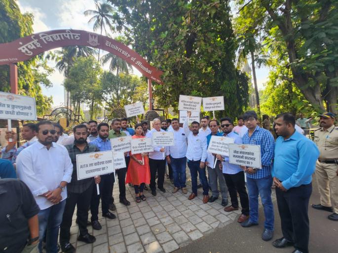 movement before the budget senate meeting ex senator aggressive demands to raise student question in house | अर्थसंकल्पीय सिनेट सभेआधीच आंदोलन! माजी सिनेट सदस्य आक्रमक, विद्यार्थी प्रश्न सभागृहात मंडण्याची मागणी movement before the budget senate meeting ex senator aggressive demands to raise student question in house | अर्थसंकल्पीय सिनेट सभेआधीच आंदोलन! माजी सिनेट सदस्य आक्रमक, विद्यार्थी प्रश्न सभागृहात मंडण्याची मागणी