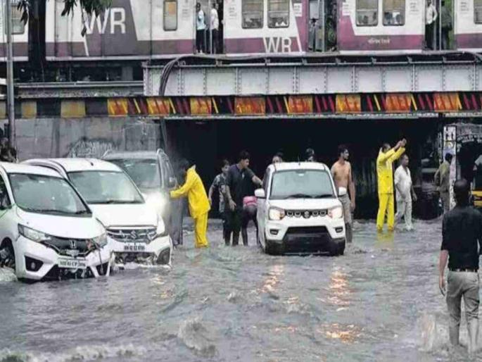 Emergency Management Department of the Municipal Corporation is alert 365 days 24 hours to help the citizens | काेणतीही संकटे येवाेत, आपत्कालीन विभाग सज्ज; अत्याधुनिक यंत्रणेसह दिमतीला Emergency Management Department of the Municipal Corporation is alert 365 days 24 hours to help the citizens | काेणतीही संकटे येवाेत, आपत्कालीन विभाग सज्ज; अत्याधुनिक यंत्रणेसह दिमतीला