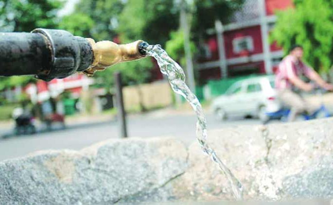 Avoid Waste of Water Mumbaikar Says BMC | मुंबईकरांनो, पाणी जपून वापरा; जुलैअखेर पाणी पुरेल एवढाच पाणीसाठा शिल्लक Avoid Waste of Water Mumbaikar Says BMC | मुंबईकरांनो, पाणी जपून वापरा; जुलैअखेर पाणी पुरेल एवढाच पाणीसाठा शिल्लक
