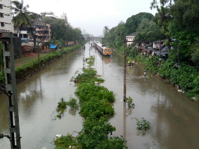 Heavy rains flooded Mumbai | मुसळधार पावसाने मुंबई तुंबली