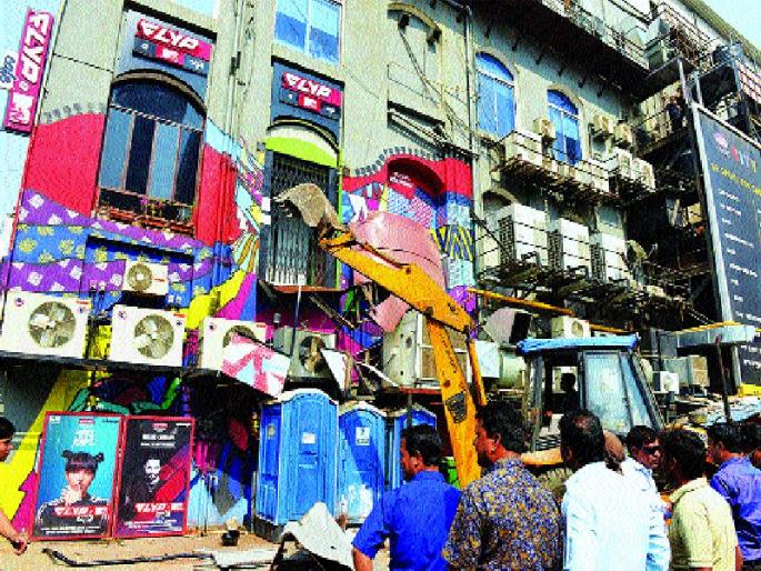 Municipal Corporation's billions of treasures? Week of Rs 70 lakh per month | पालिका अधिका-याकडे कोट्यवधीचा खजिना? महिन्याला ७० लाखांचा हफ्ता  Municipal Corporation's billions of treasures? Week of Rs 70 lakh per month | पालिका अधिका-याकडे कोट्यवधीचा खजिना? महिन्याला ७० लाखांचा हफ्ता