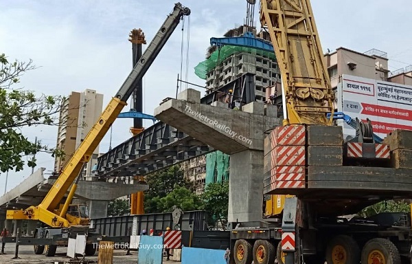 Girder laying work completed for Metro-2A line at Shimpoli | मेट्रो-२ ए मार्गिकेसाठी शिंपोली येथे गर्डर टाकण्याचे काम पूर्ण Girder laying work completed for Metro-2A line at Shimpoli | मेट्रो-२ ए मार्गिकेसाठी शिंपोली येथे गर्डर टाकण्याचे काम पूर्ण