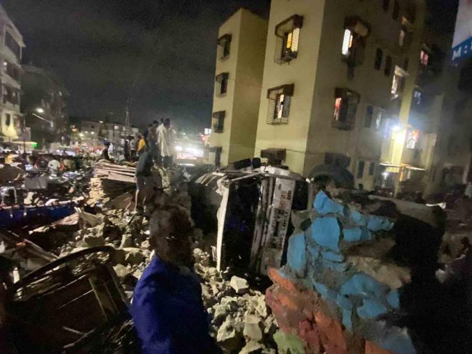 Seven people were injured when the cement mixer collapsed after breaking the protective wall | संरक्षक भिंत तोडून सिमेंट मिक्सर कोसळला सात जण जखमी Seven people were injured when the cement mixer collapsed after breaking the protective wall | संरक्षक भिंत तोडून सिमेंट मिक्सर कोसळला सात जण जखमी