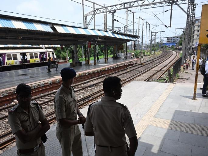 The 'that' curve of the tracks near Mumbra station will remain the same! Central Railway said the reason; Big problem in land acquisition | मुंब्रा स्टेशनजवळील रुळांचे ‘ते’ वळण तसेच राहणार ! मध्य रेल्वेनं सांगितलं कारण; जमिनीच्या अधिग्रहणाची मोठी अडचण The 'that' curve of the tracks near Mumbra station will remain the same! Central Railway said the reason; Big problem in land acquisition | मुंब्रा स्टेशनजवळील रुळांचे ‘ते’ वळण तसेच राहणार ! मध्य रेल्वेनं सांगितलं कारण; जमिनीच्या अधिग्रहणाची मोठी अडचण