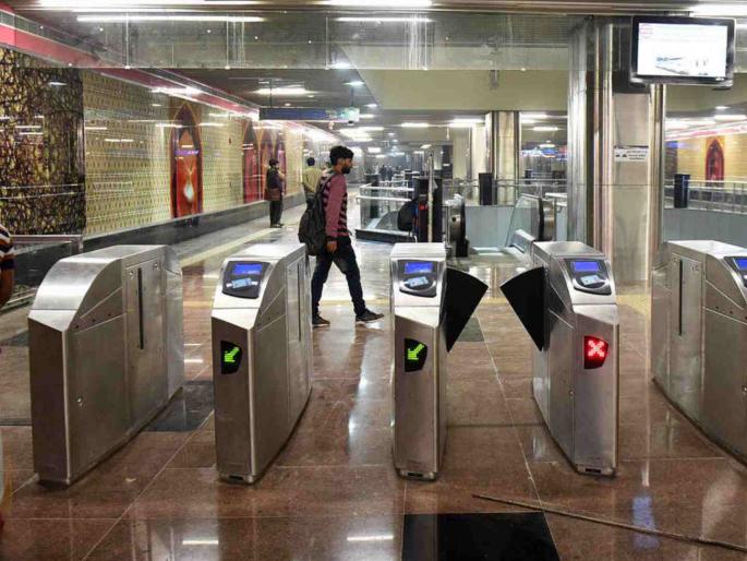 Like Metro now entry into local trains is also controlled trial will be conducted on Western Railway | मेट्रोप्रमाणे लोकलमध्येही आता नियंत्रित प्रवेश, पश्चिम रेल्वेवर केली जाणार चाचणी