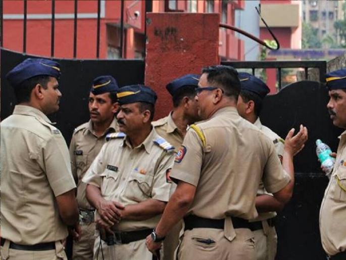 African citizen attack Mumbai people with blade, police arrested him | Mumbai: मुंबईत आफ्रिकन नागरिकाचा चौघांवर ब्लेडने हल्ला, हायकोर्टाजवळ घडली घटना African citizen attack Mumbai people with blade, police arrested him | Mumbai: मुंबईत आफ्रिकन नागरिकाचा चौघांवर ब्लेडने हल्ला, हायकोर्टाजवळ घडली घटना