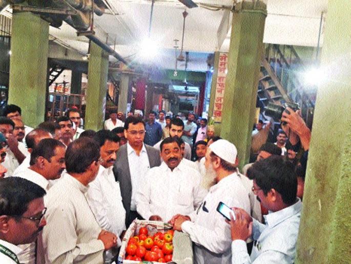 Shortage of space for trade in the market | मार्केटमध्ये व्यापारासाठी जागेची कमतरता Shortage of space for trade in the market | मार्केटमध्ये व्यापारासाठी जागेची कमतरता