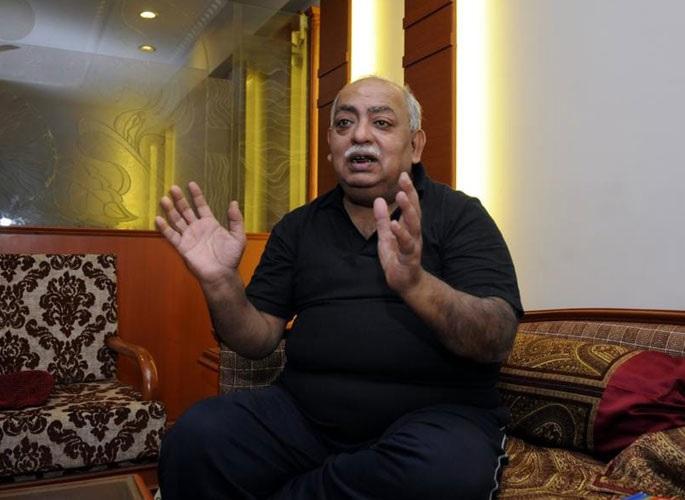 munawwar rana house security tightened up elections results 2022 cm yogi adityanath comment will leave up | UP Election Results 2022 : योगी पुन्हा जिंकले तर युपी सोडेन म्हणणाऱ्या मुनव्वर राणांच्या घराबाहेर सुरक्षा वाढवली munawwar rana house security tightened up elections results 2022 cm yogi adityanath comment will leave up | UP Election Results 2022 : योगी पुन्हा जिंकले तर युपी सोडेन म्हणणाऱ्या मुनव्वर राणांच्या घराबाहेर सुरक्षा वाढवली