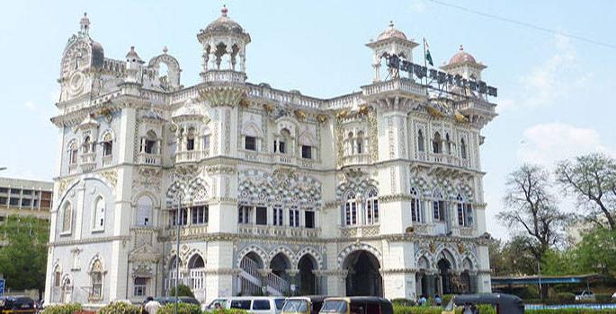 Likewise, the withdrawal of the Legislative Advisor of the Municipal Corporation | पालिकेच्या विधान सल्लागाराची उचल म्हणे तब्बल पासष्ट लाख