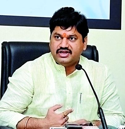 Due to the government's unemployment, the incident - Dhananjay Munde | सरकारच्या बेजवाबदारपणामुळेच घटना -धनंजय मुंडे  Due to the government's unemployment, the incident - Dhananjay Munde | सरकारच्या बेजवाबदारपणामुळेच घटना -धनंजय मुंडे