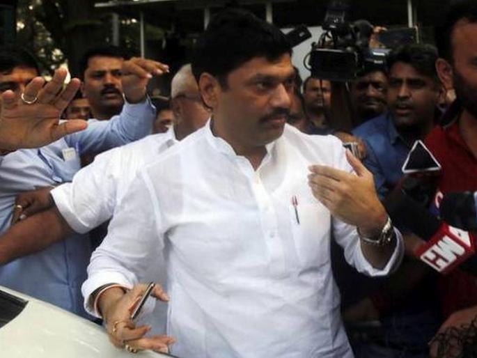 dhananjay munde was not reachable when when ajit pawar takes oath with devendra fadnavis | ...तेव्हा राष्ट्रवादीच्या कार्यकर्त्यांनी धनंजय मुंडेंसमोरच दिल्या होत्या विरोधाच्या घोषणा! dhananjay munde was not reachable when when ajit pawar takes oath with devendra fadnavis | ...तेव्हा राष्ट्रवादीच्या कार्यकर्त्यांनी धनंजय मुंडेंसमोरच दिल्या होत्या विरोधाच्या घोषणा!