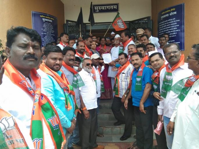 Dhananjay Munde, Panchpute, Otherwise, Shrigonda, BJP-Sena, activists, warning | धनजंय मुंडेंनी पाचपुतेंची माफी मागावी, अन्यथा श्रीगोंद्यात पाय ठेऊ देणार नाही : भाजपा-सेनेच्या कार्यकर्त्यांचा इशारा Dhananjay Munde, Panchpute, Otherwise, Shrigonda, BJP-Sena, activists, warning | धनजंय मुंडेंनी पाचपुतेंची माफी मागावी, अन्यथा श्रीगोंद्यात पाय ठेऊ देणार नाही : भाजपा-सेनेच्या कार्यकर्त्यांचा इशारा