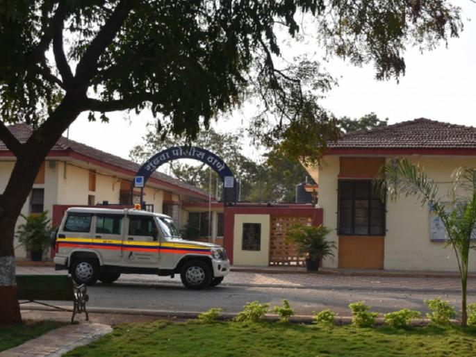 Glass bottle stabbing over paying hotel bill; A case has been registered against three | Pune: हॉटेलचे बिल देण्यावरून काचेच्या बॉटलने वार; तिघांविरोधात गुन्हा दाखल Glass bottle stabbing over paying hotel bill; A case has been registered against three | Pune: हॉटेलचे बिल देण्यावरून काचेच्या बॉटलने वार; तिघांविरोधात गुन्हा दाखल