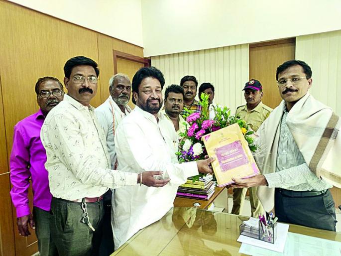 Discipline but don't give up on the job of hawkers: Prakash Gajbhiye | शिस्त लावा पण हॉकर्सचा रोजगार हिरावू नका :  प्रकाश गजभिये